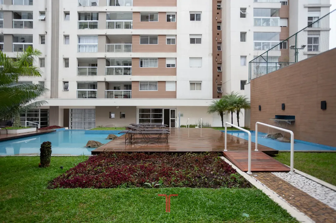3-bedroom apartment in a building with a pool — photo 8