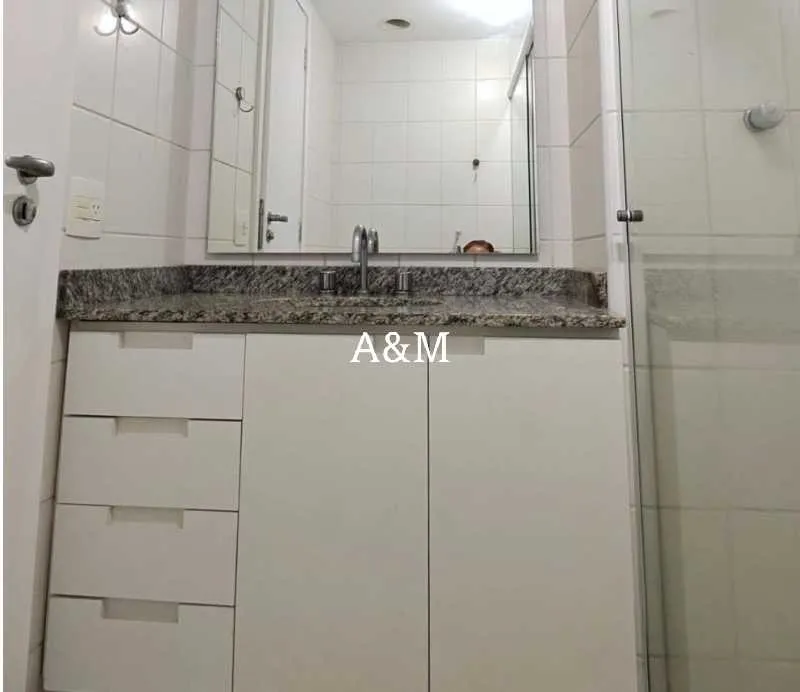 3-bedroom apartment with 4 bathrooms and a balcony — photo 17