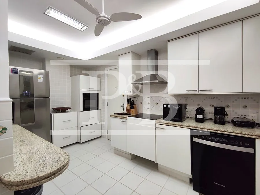 Furnished apartment with 4 bedrooms and 400 m² — photo 44