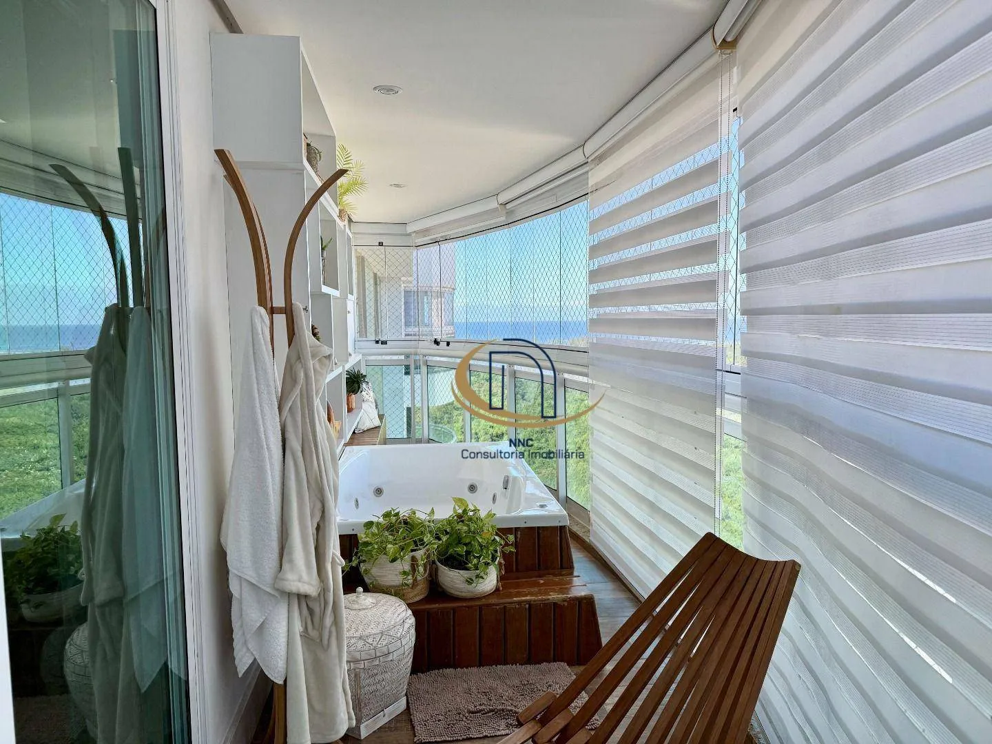 Front-facing penthouse with 215 m² and 4 bedrooms — photo 25