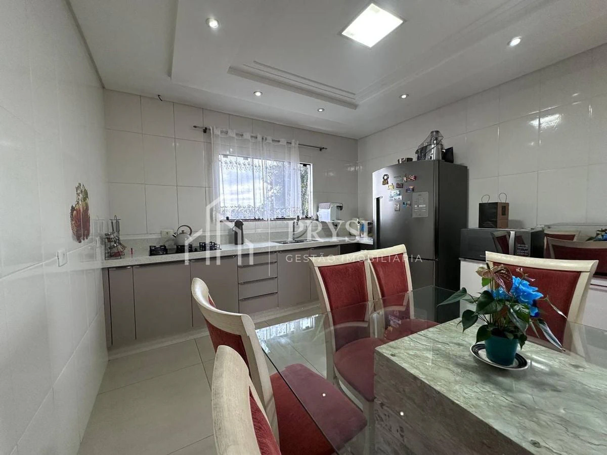 3-bedroom house with a washing machine in Curitiba — photo 2