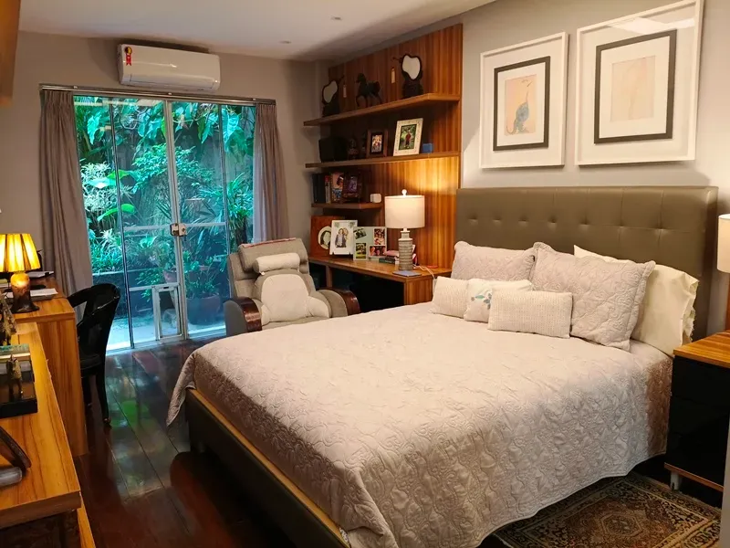 Apartment with 4 bedrooms and a enclosed glass balcony — photo 16