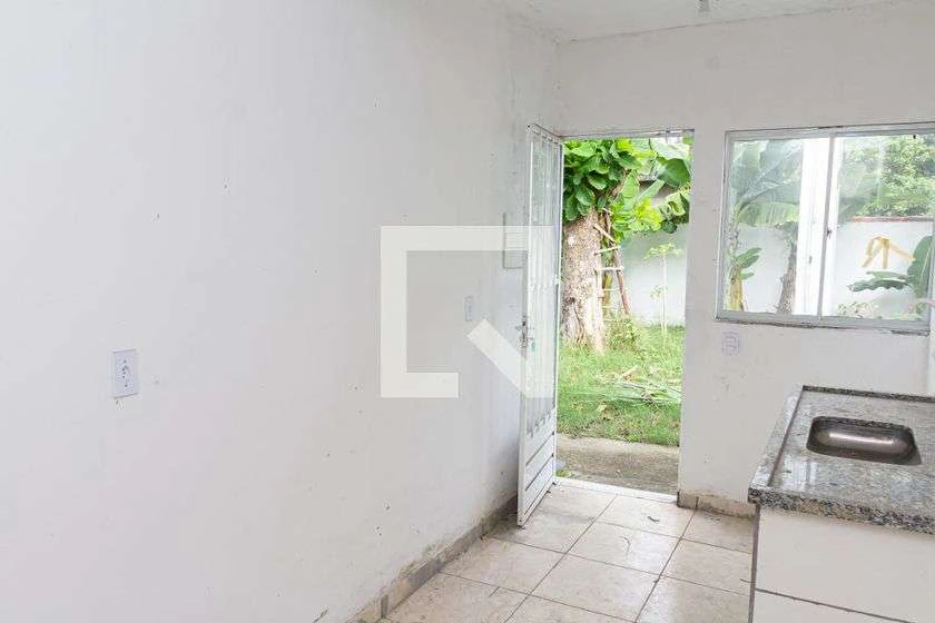 38 m² unfurnished studio with private garden and 1 parking — photo 8