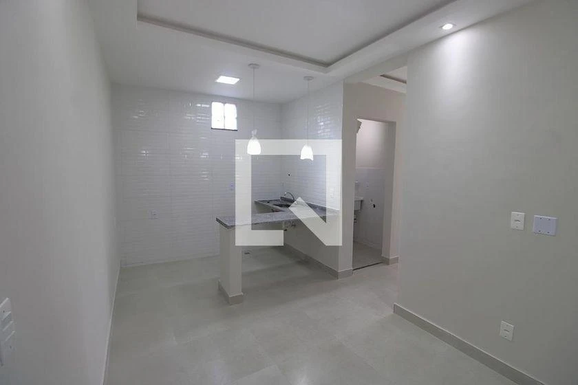 Apartamento com 2 quartos, 1 banheiro e cozinha integrada — photo 2