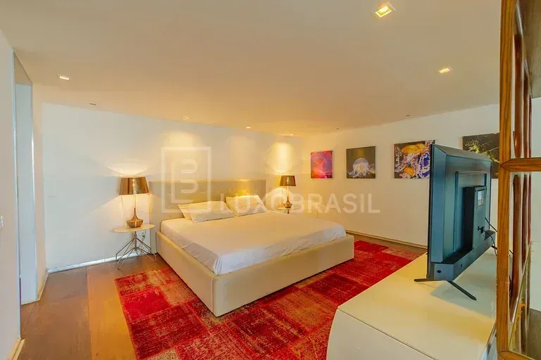 Furnished house with 5 bedrooms and an open-plan kitchen — photo 27