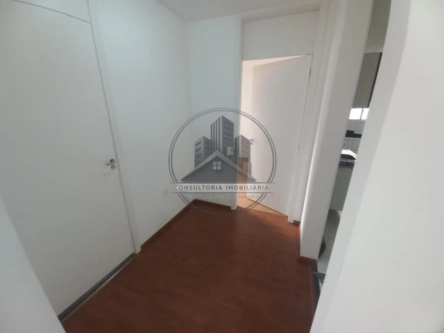 Apartamento de 1 quarto com piso de madeira ou laminado — photo 16