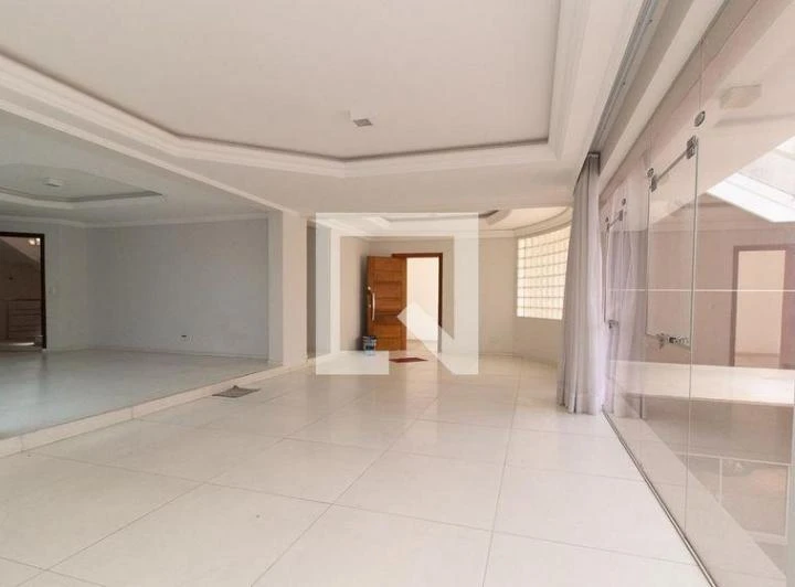 Casa para aluguel com 7 quartos e varanda em 850 m² — photo 3