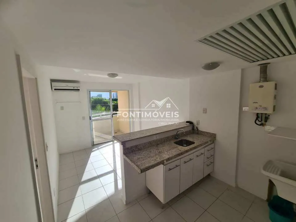One-bedroom apartment in a building with a pool