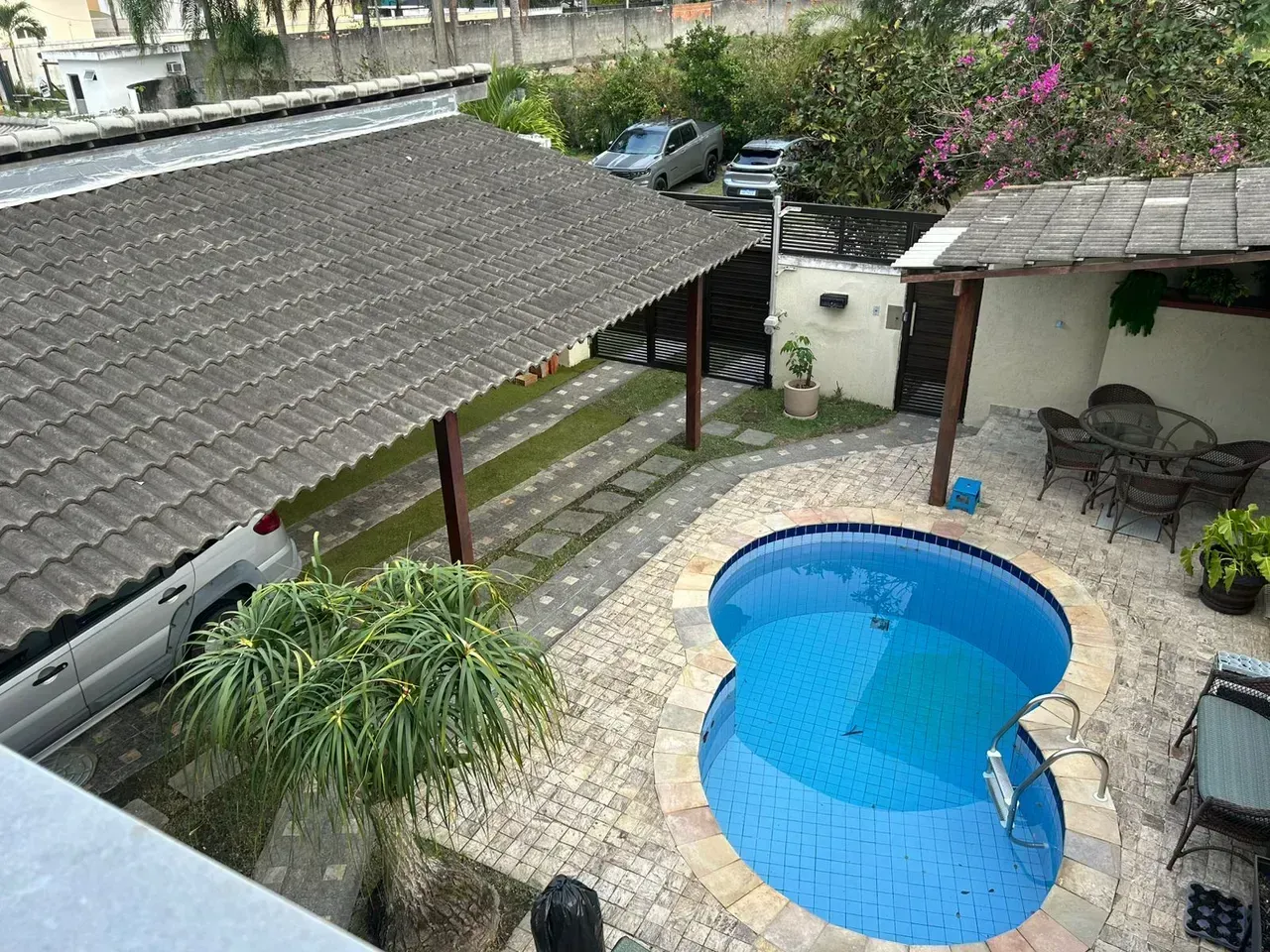 House with 5 bedrooms and 5 bathrooms — photo 12