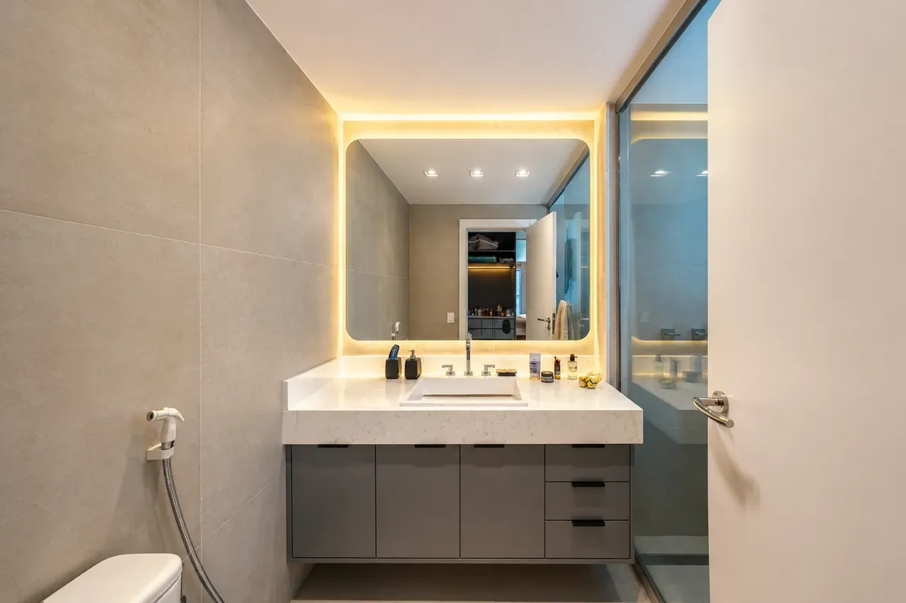 Furnished apartment, 266 m², with floor-to-ceiling windows — photo 16