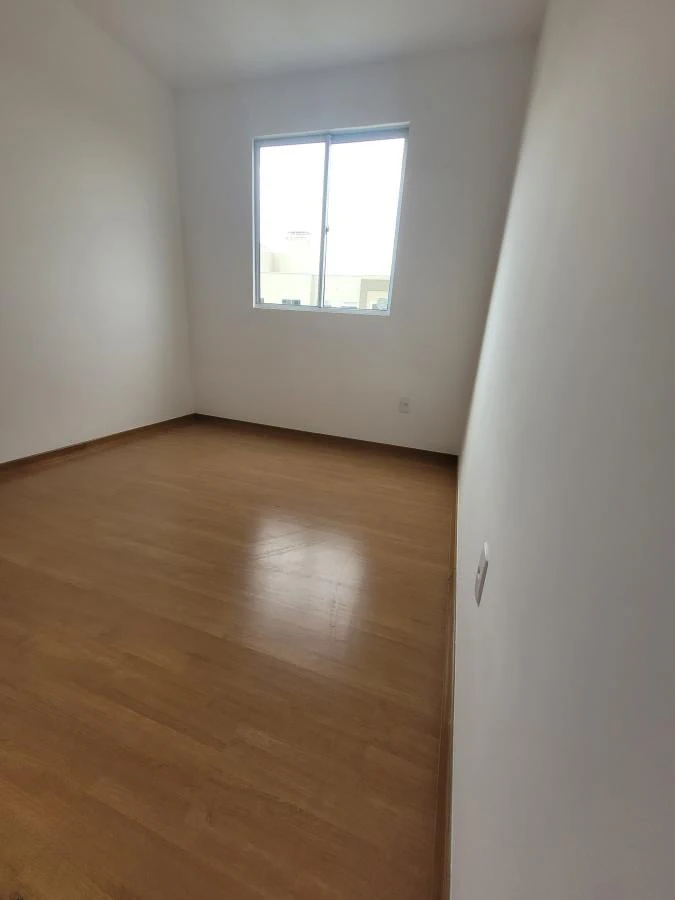 Wood or laminate floors in a 2-bedroom apartment, 58 m² — photo 7