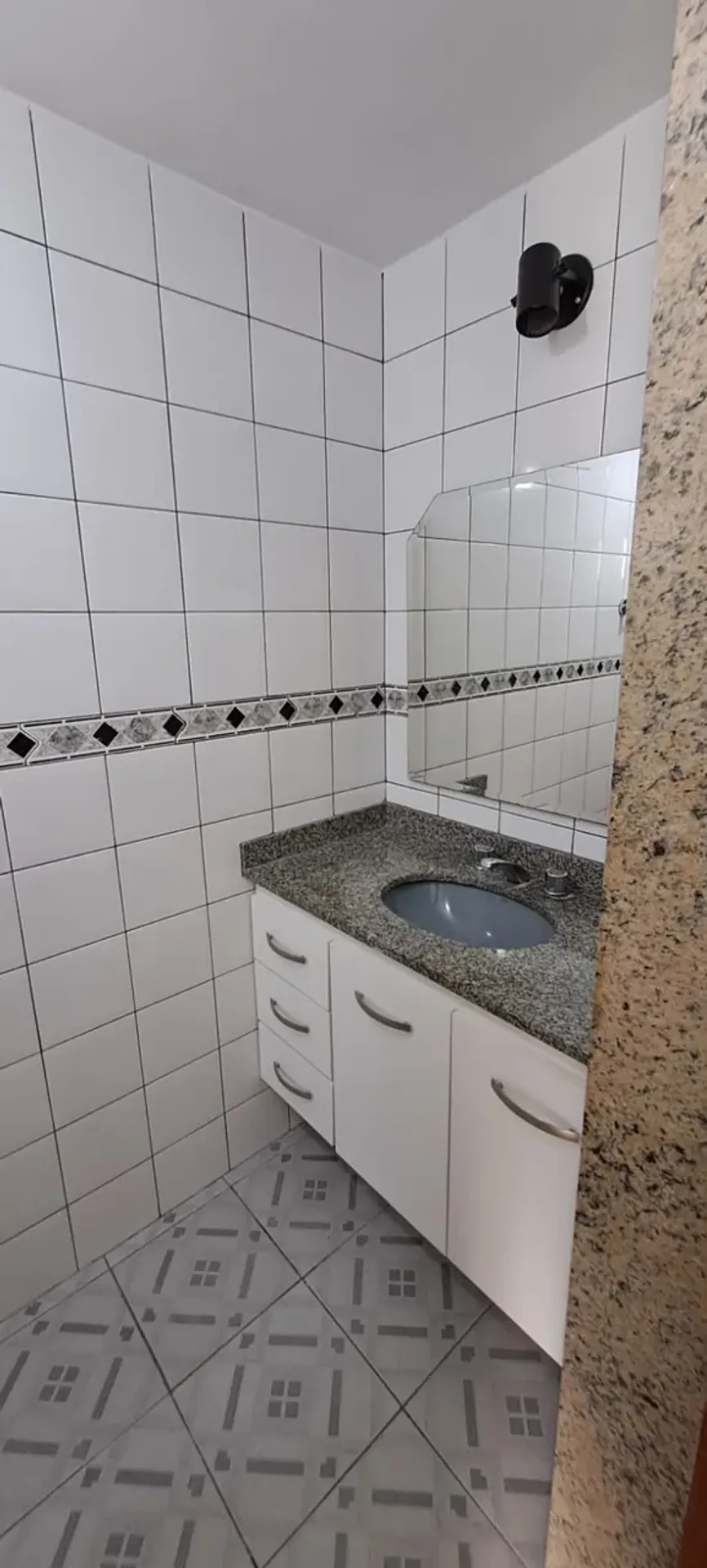 Wood or laminate floors in a 2-bedroom apartment, 88 m² — photo 8