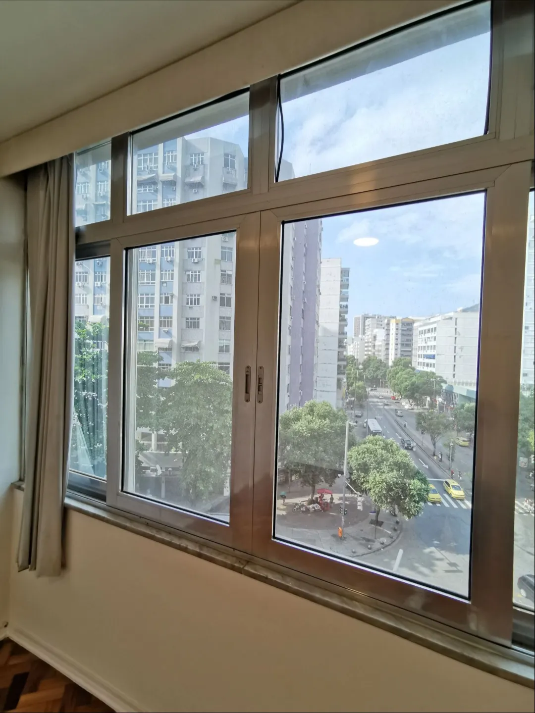 6th-floor apartment with 3 bedrooms and 2 bathrooms — photo 11