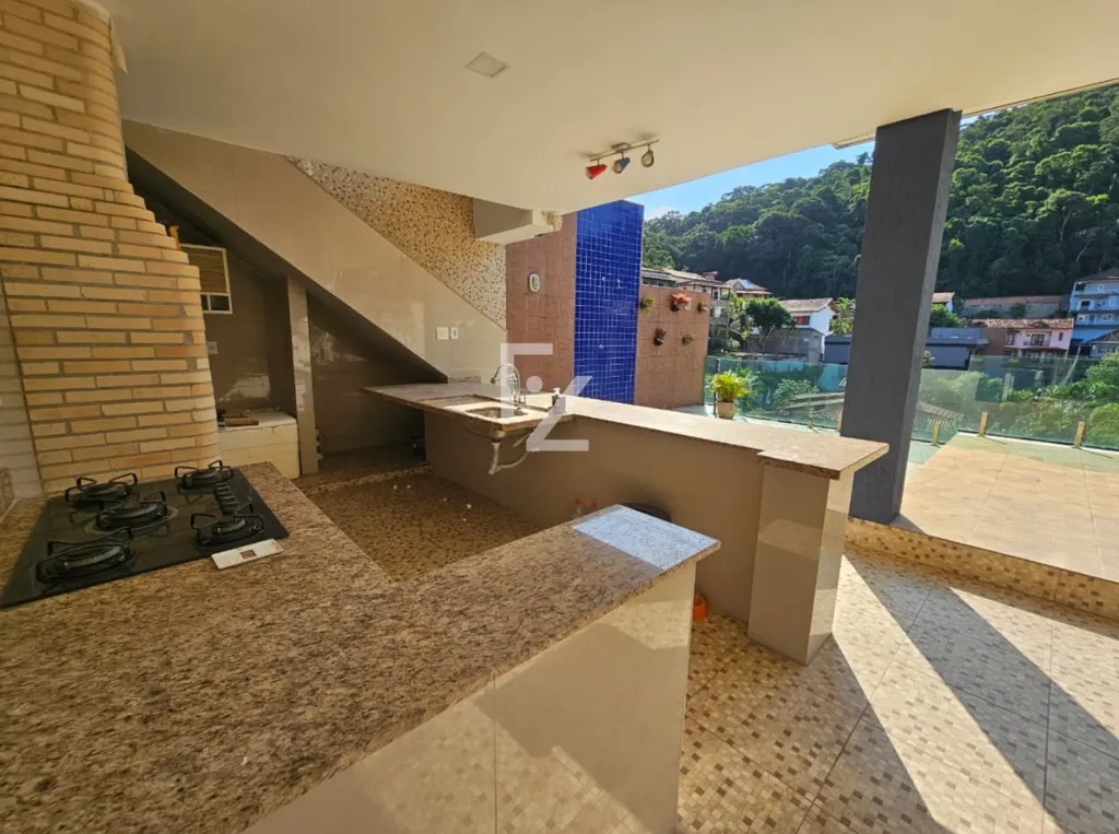 House with 5 bedrooms and mountain views — photo 31
