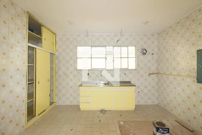 House, 500 m², with wood or laminate floors — photo 14