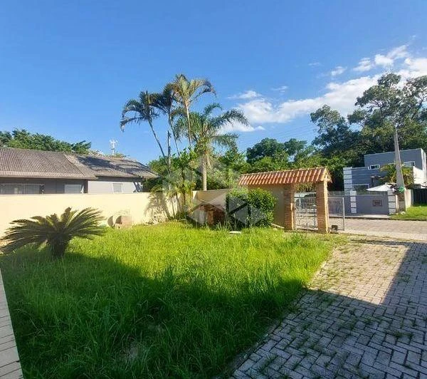 Casa residencial de 210 m² com 4 dormitórios e 2 suítes — photo 3