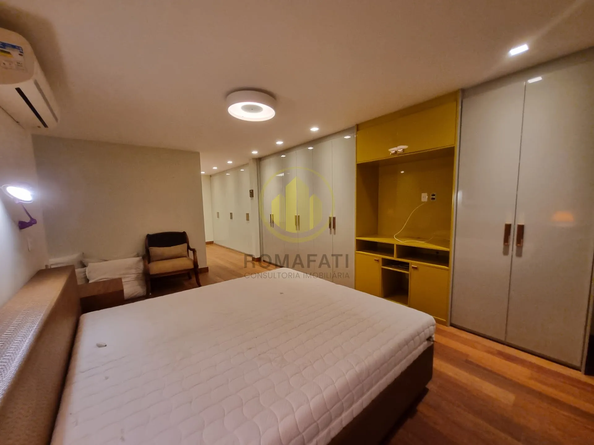 300 m² apartment with 3 bedrooms and an open-plan kitchen — photo 23