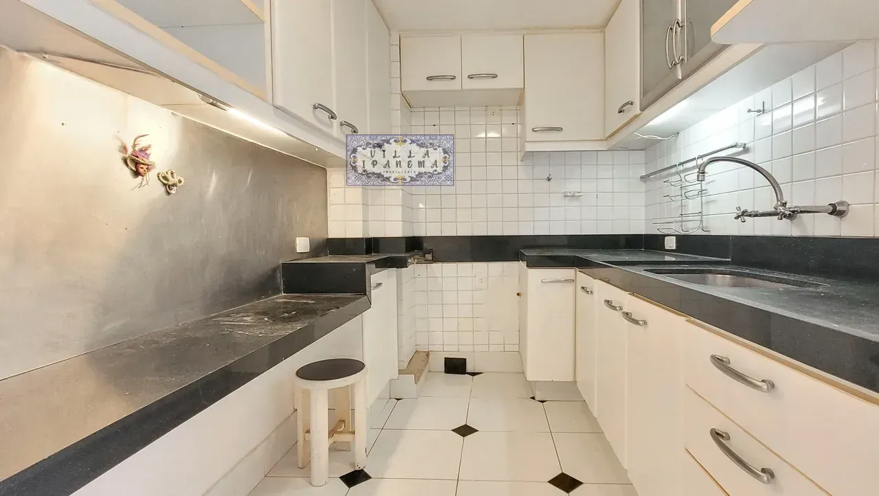 3-bedroom apartment with floor-to-ceiling windows — photo 2