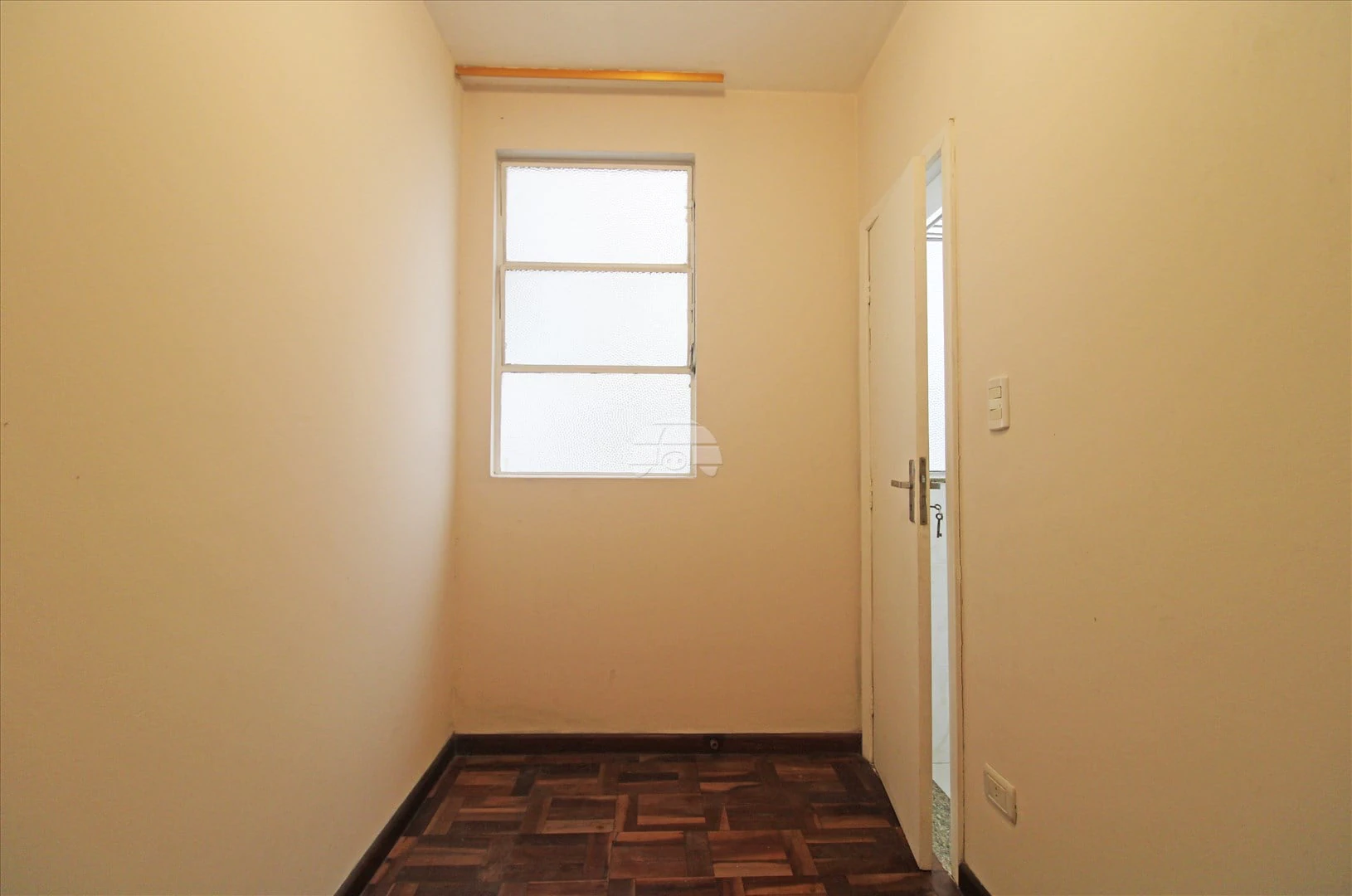 2-bedroom apartment with wood or laminate floors in Curitiba — photo 15