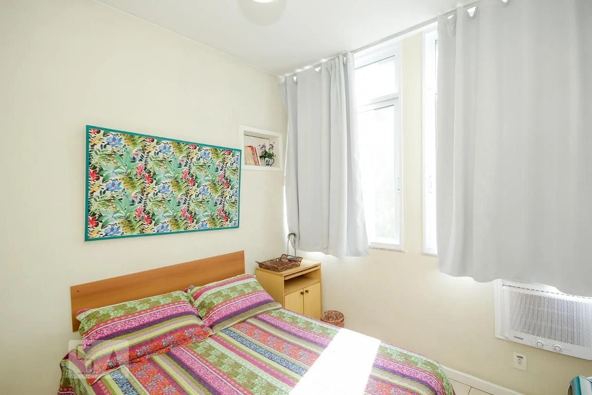 Furnished 2-bedroom apartment with laundry area — photo 6