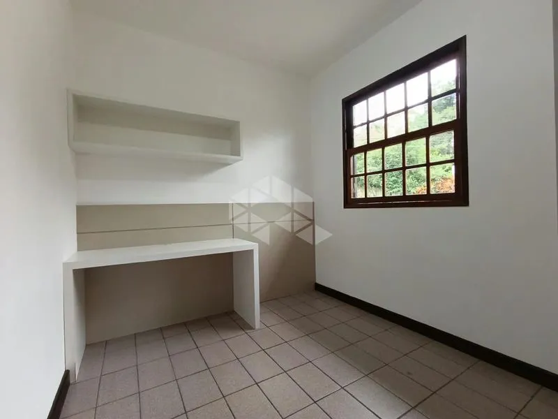 3-bedroom house with a garden — photo 8