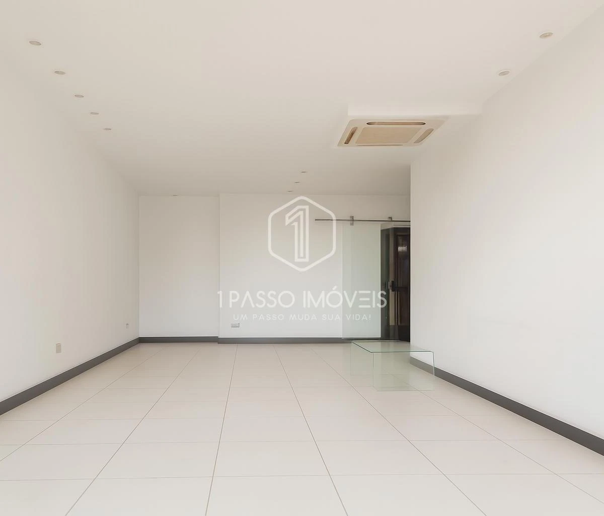 3-bedroom apartment with glassed-in balcony and 160 m² — photo 21