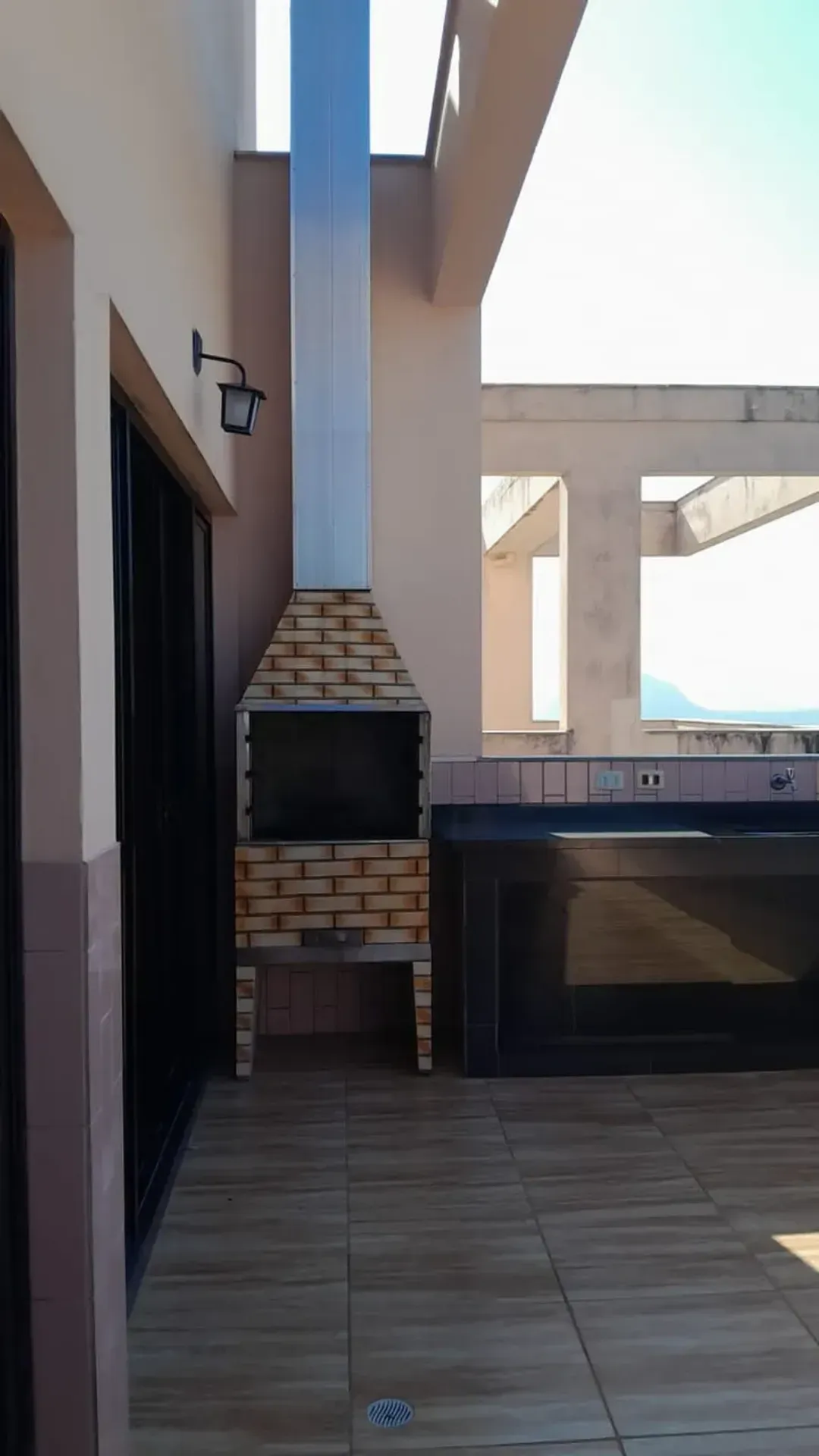 2-bedroom apartment in a building with a gym — photo 41