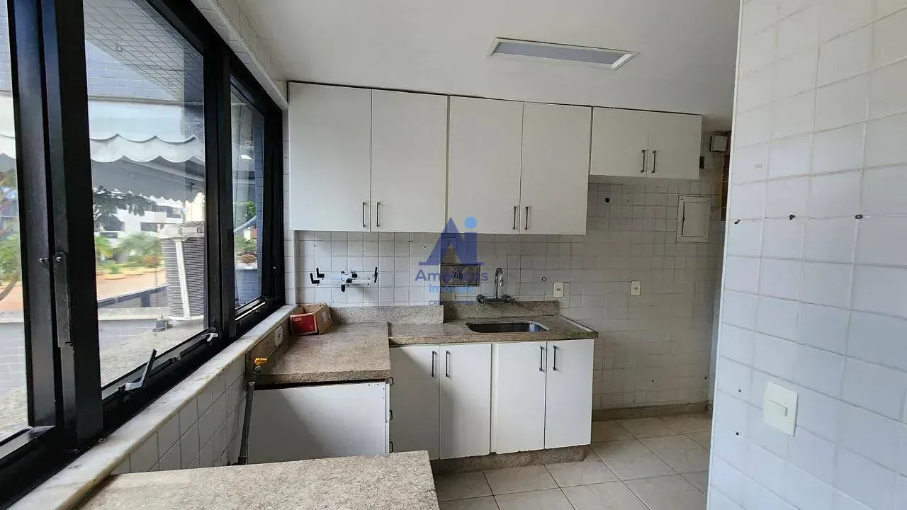 Unfurnished apartment with 4 bedrooms and a balcony — photo 2