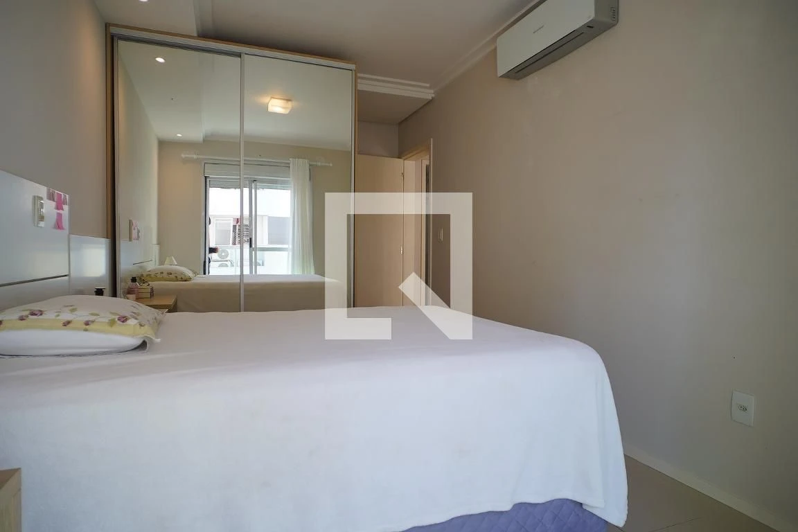 Glass-enclosed balcony in a 2-bedroom apartment, 78 m² — photo 5