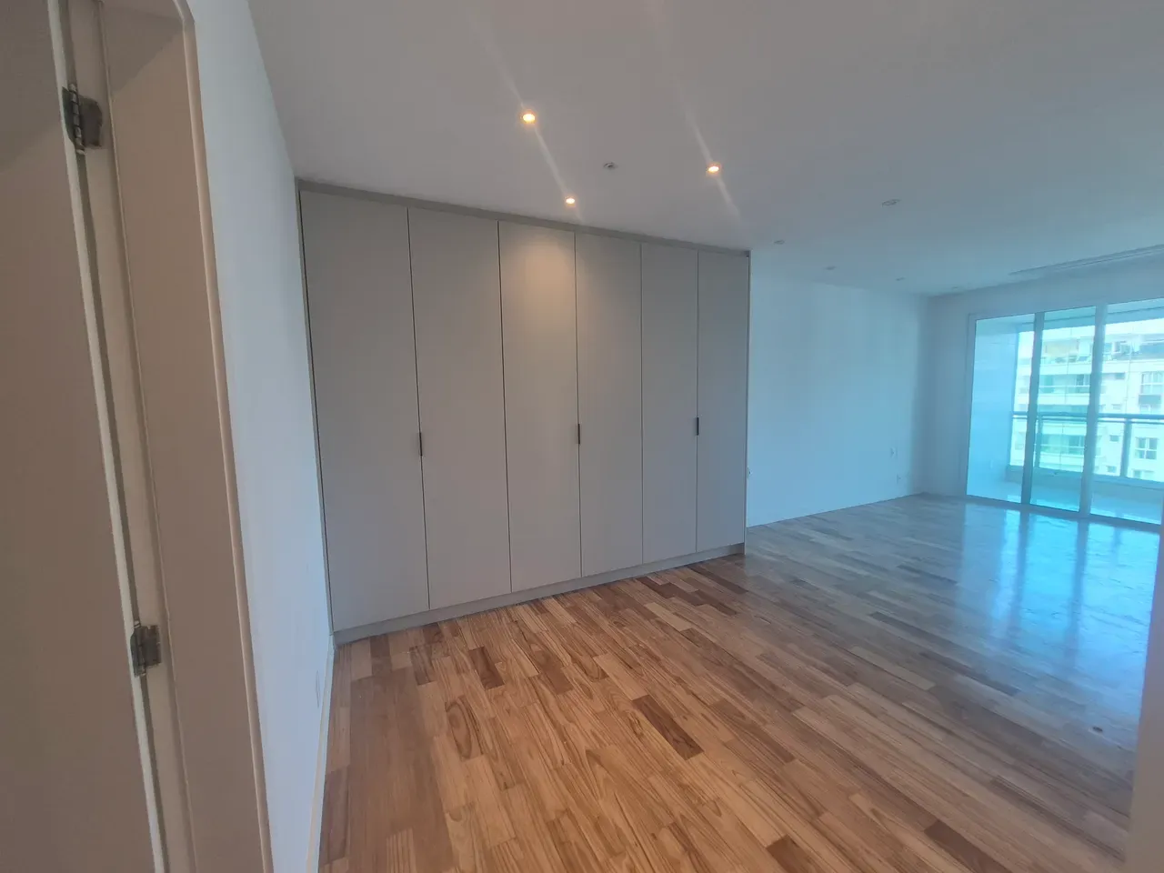 Furnished apartment with 5 bedrooms and shared pool area — photo 32