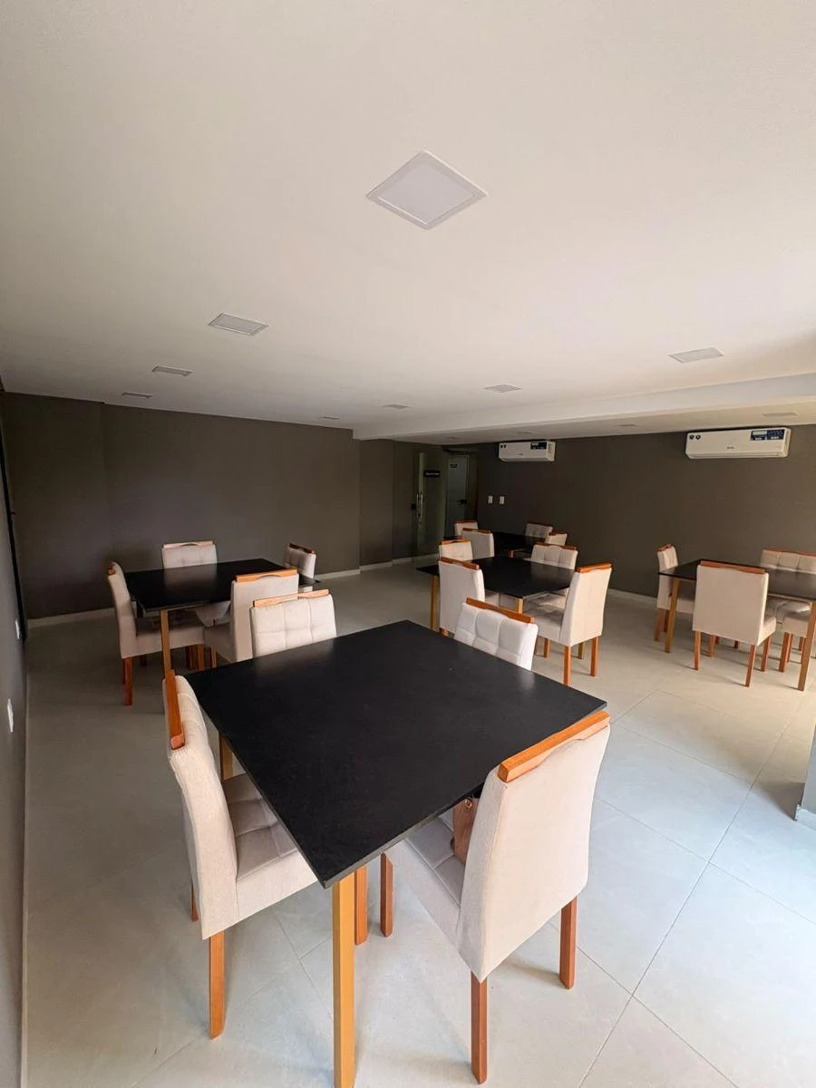 2-bedroom apartment with a glass-enclosed balcony — photo 4
