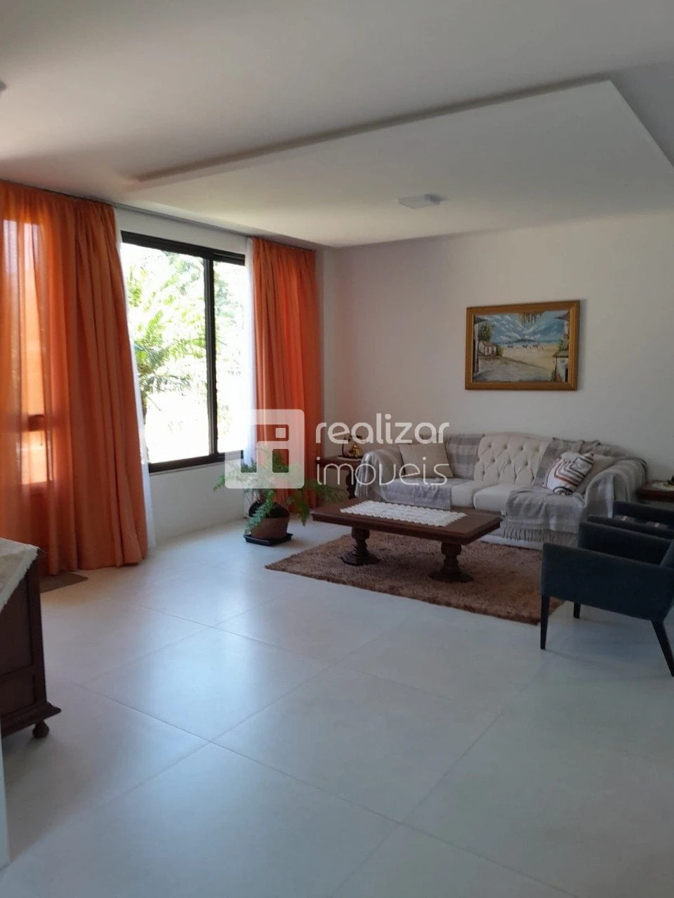 4-bedroom house with private garden and no parking