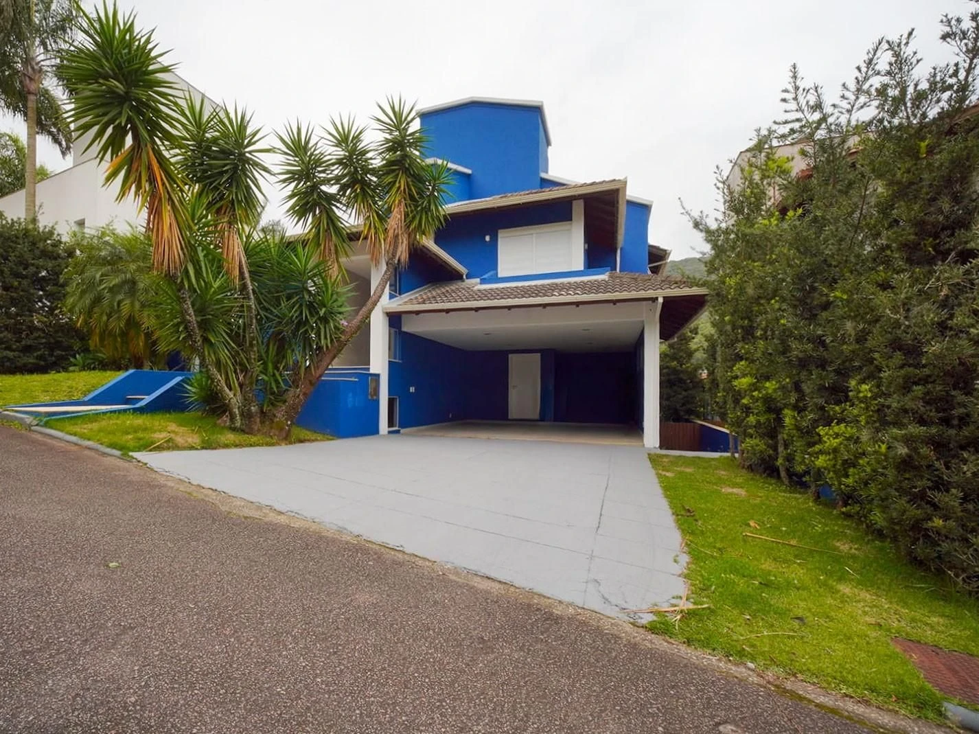 4-bedroom house with a mountain view in Florianópolis — photo 27