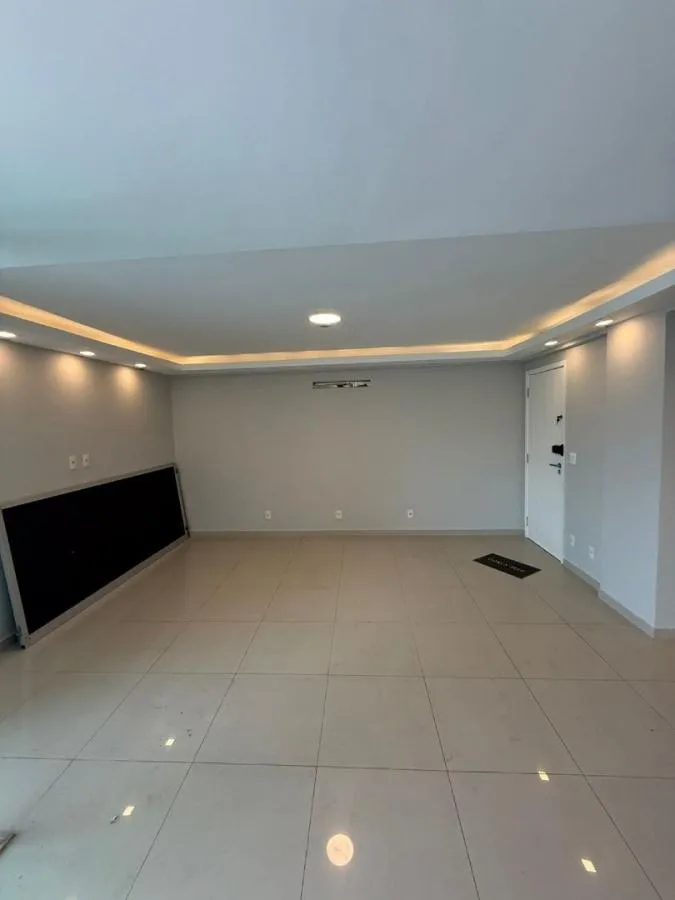 170 m² penthouse with 3 bedrooms and 3 parking spaces — photo 11