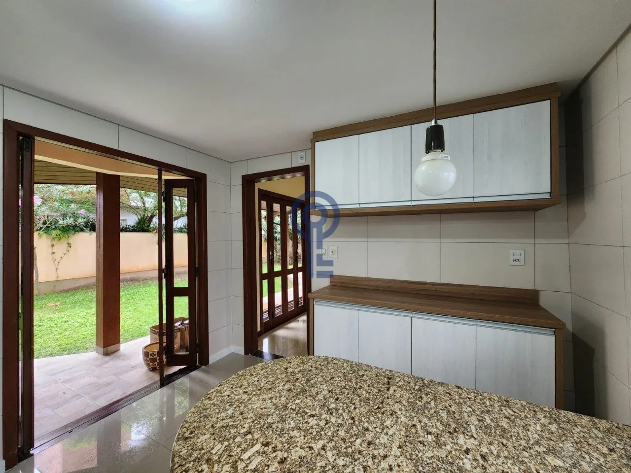 Condo house with 4 bedrooms and a private garden — photo 4