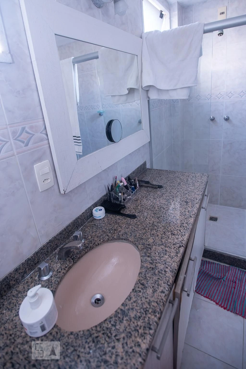 Furnished 3-bedroom apartment with private BBQ — photo 53