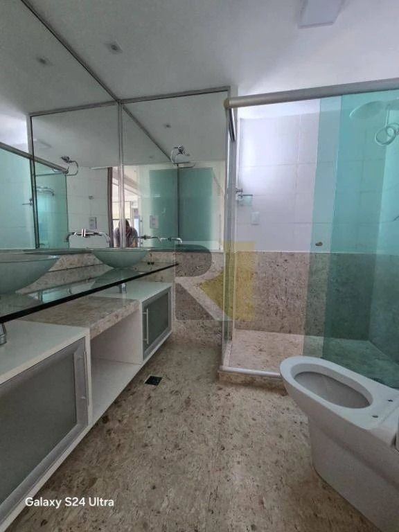 Furnished apartment, 250 m², with a glass-enclosed balcony — photo 17
