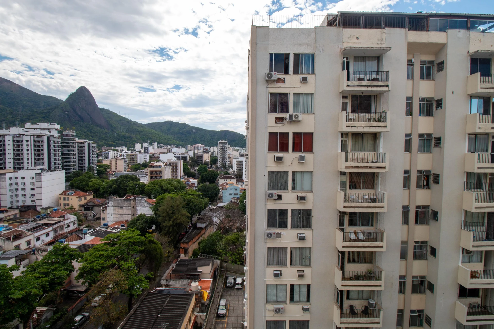 68 m² apartment with a washing machine and a mountain view — photo 10