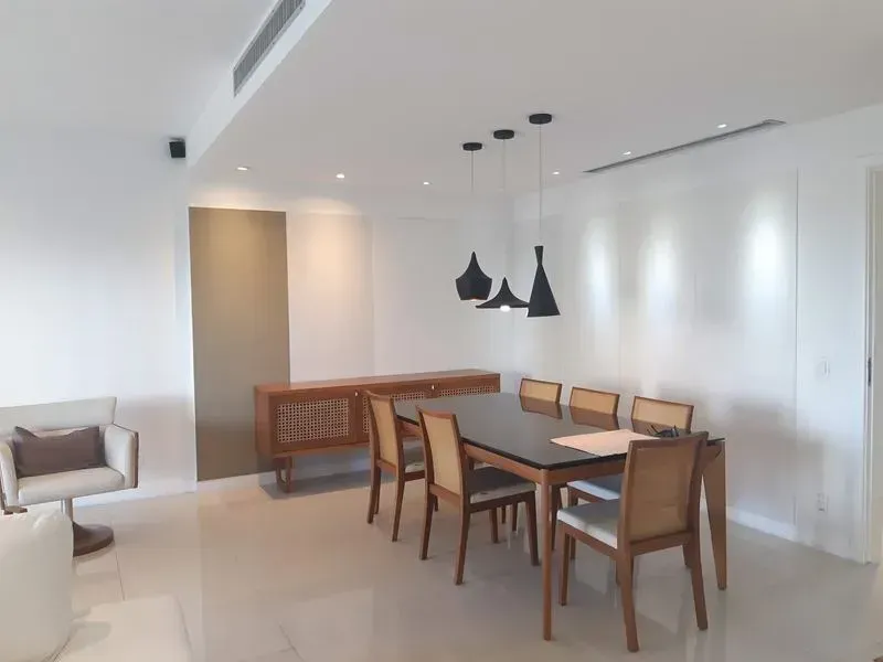 Apartamento com 4 quartos, 5 banheiros e cozinha fechada — photo 3