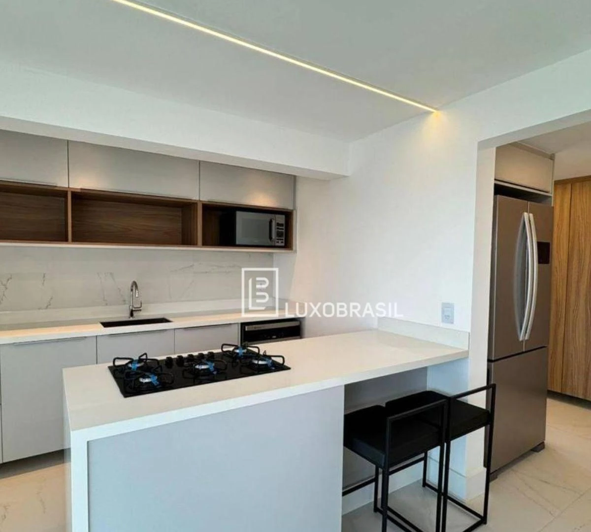 Casa mobiliada com 5 suítes e 300 m² com 2 vagas — photo 2