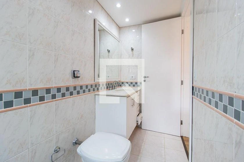 Bathtub in a 3-bedroom apartment, 176 m² — photo 46