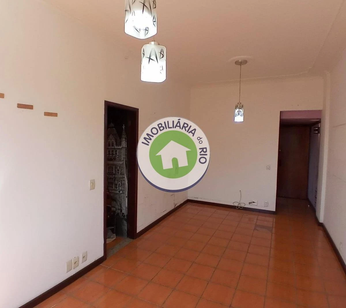 3-bedroom, 2-bath apartment with no parking space — photo 5