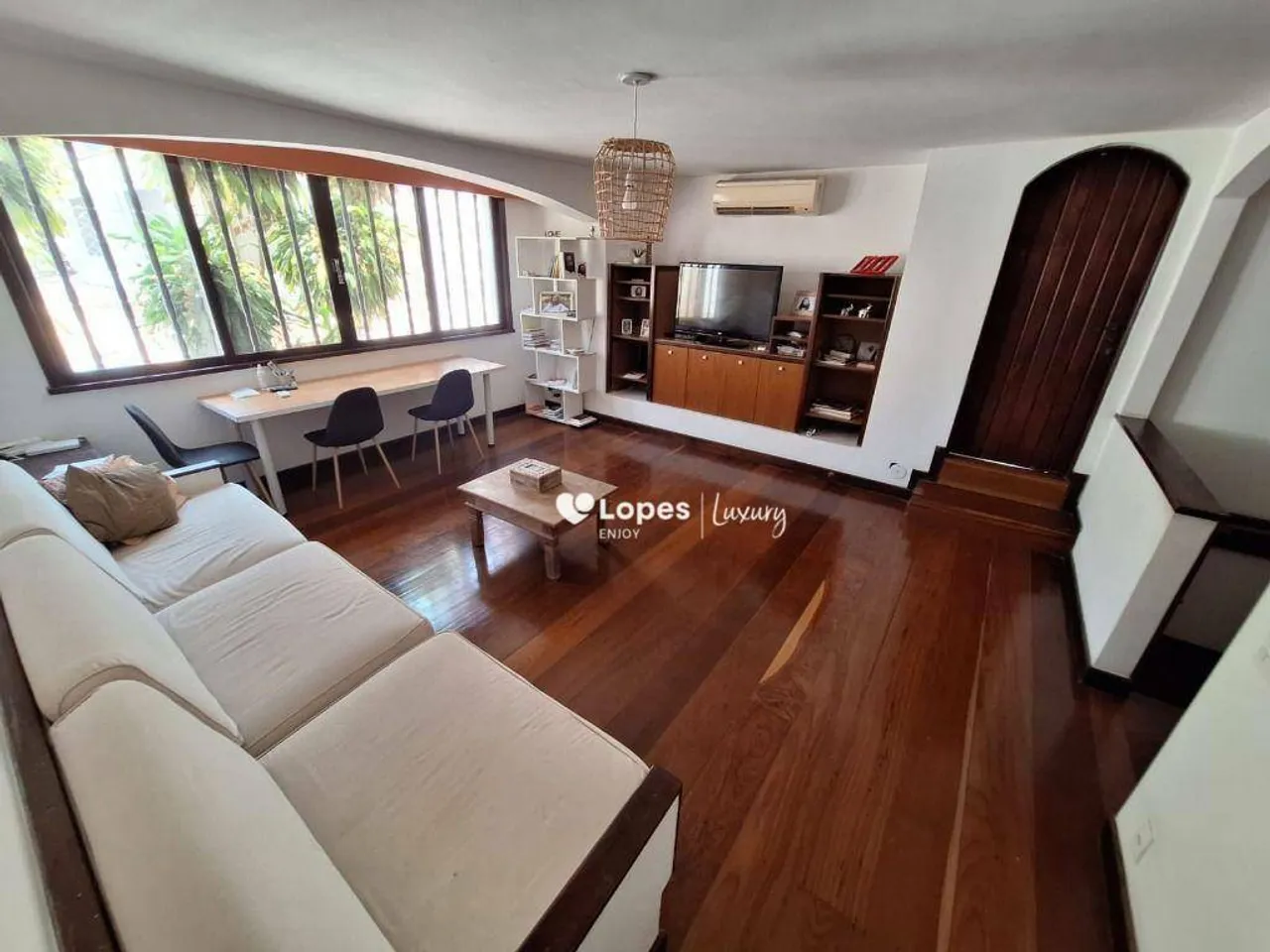 House with 5 bedrooms and 5 baths, separate kitchen — photo 3