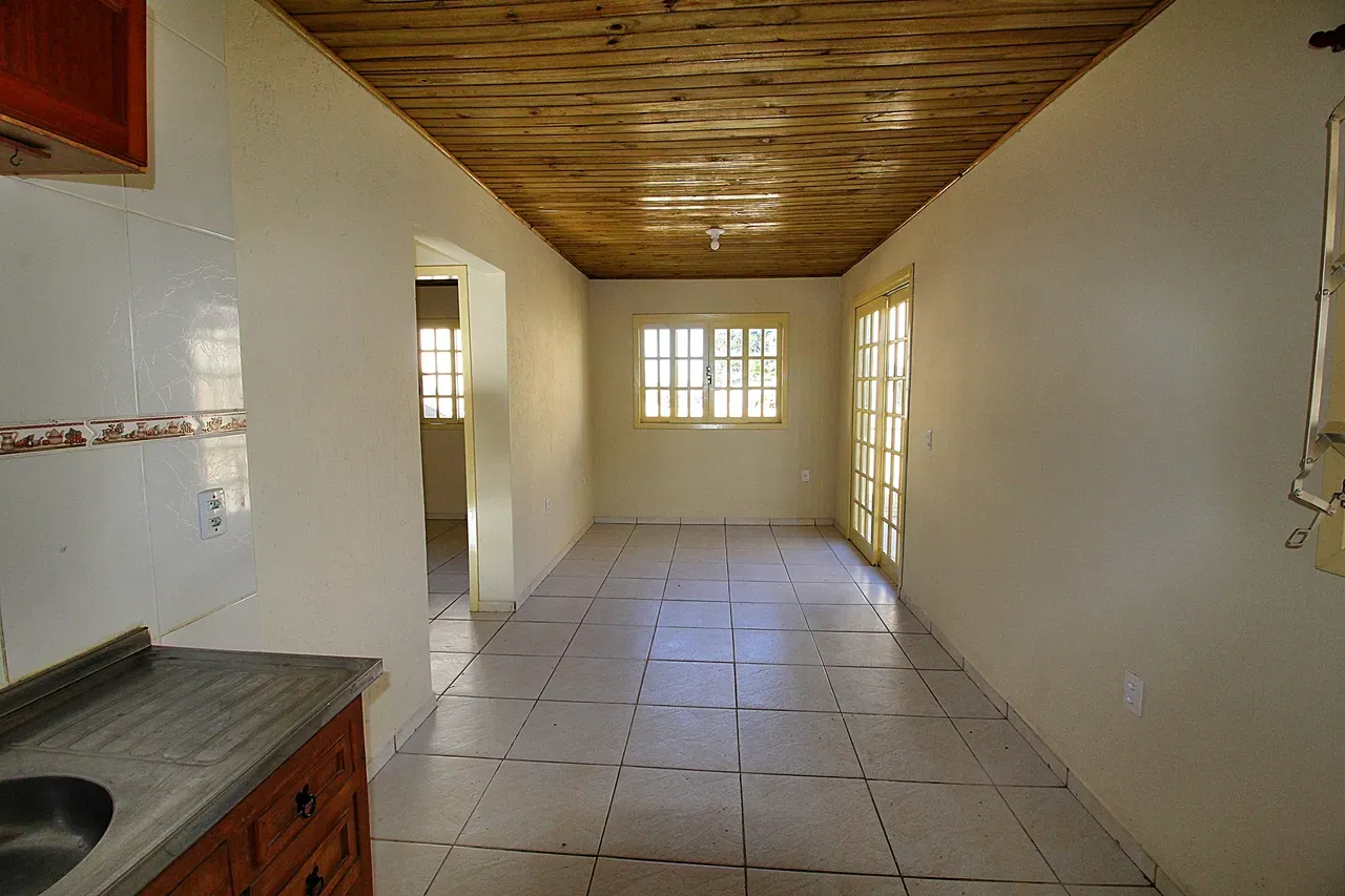 Balcony with a grill in a 2-bedroom house, 60 m² — photo 5