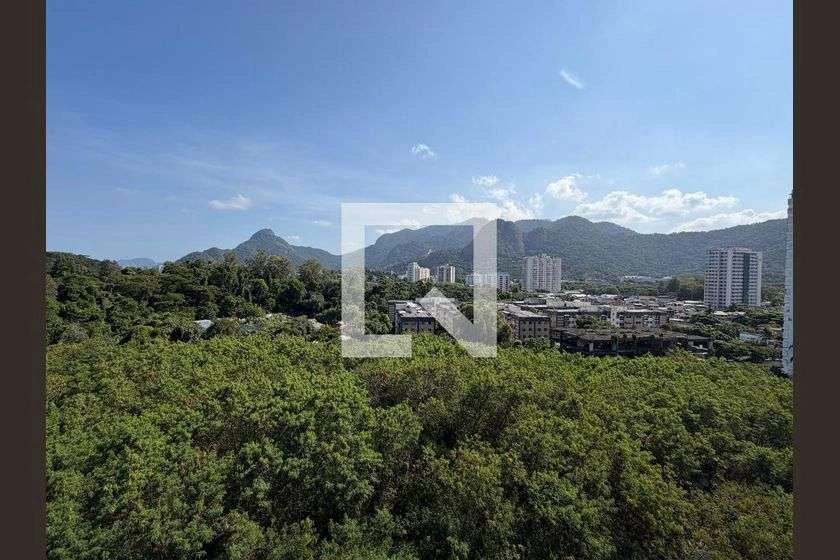 Студия 37 м² с балконом и компактной кухней — photo 8