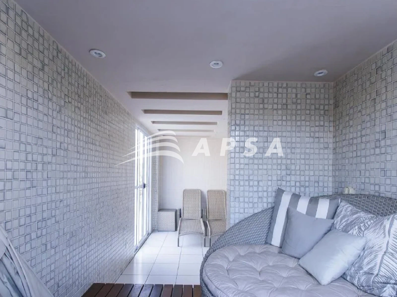 3-bedroom apartment with a glass-enclosed balcony — photo 20