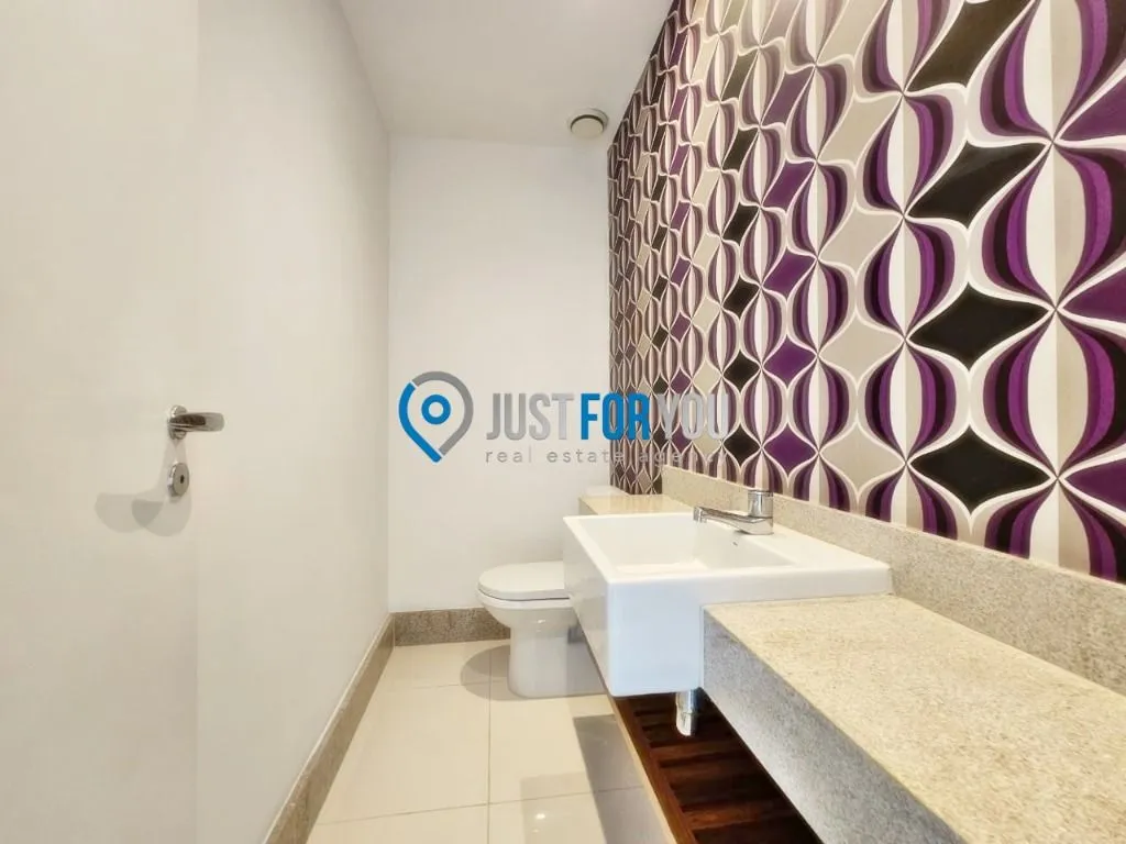 4-bedroom apartment with 233 m² and 5 bathrooms — photo 51