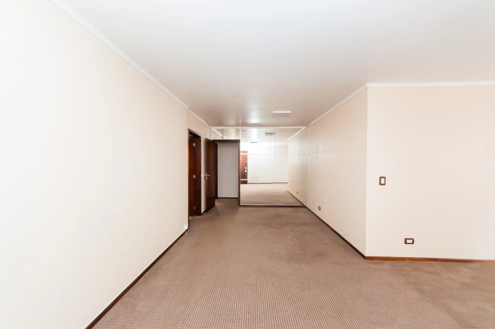 3-bedroom apartment with a home office in Curitiba — photo 9