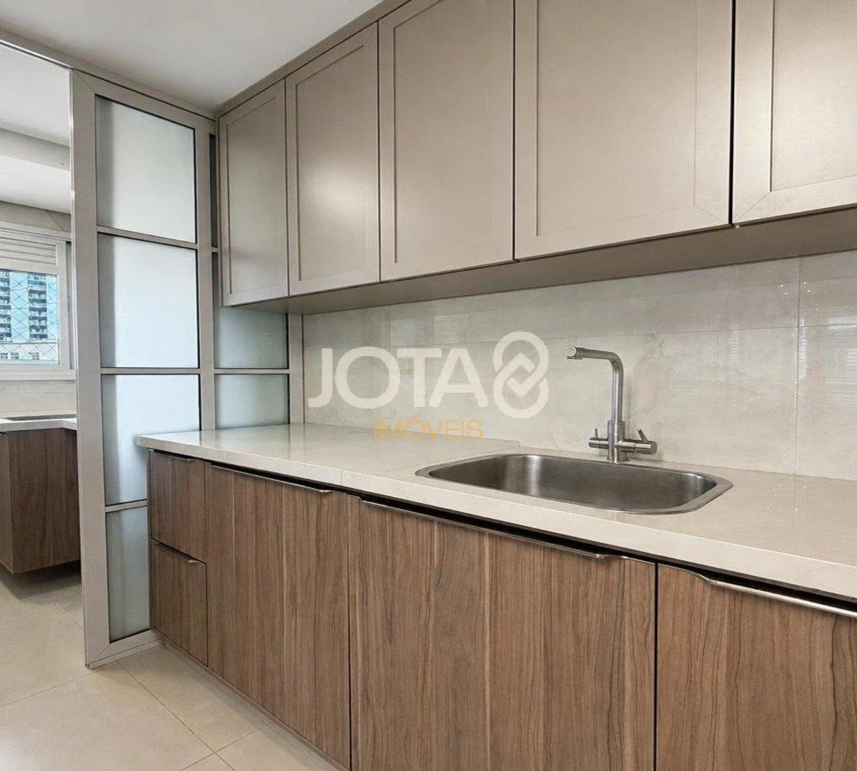2-bedroom apartment in a building with a gym — photo 24