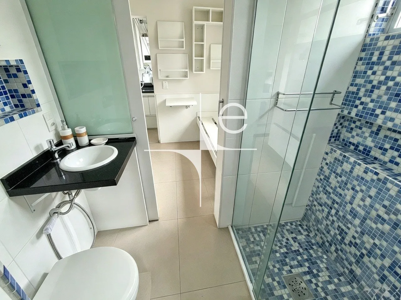 Furnished apartment, 105 m², with a glass-enclosed balcony — photo 14
